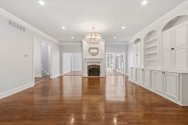Building Photo - 1574 Whitmar Pl S