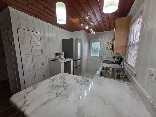 Building Photo - Pink Flamingo #1