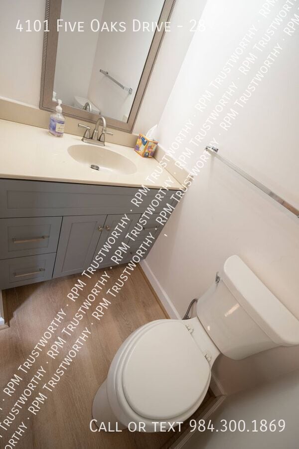 Building Photo - 4101 Five Oaks Dr