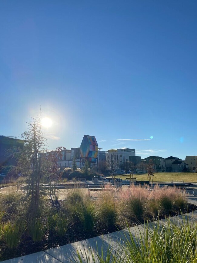 Building Photo - Vibrant 3 story 2bed/2.5bath home at the Mill at Broadway