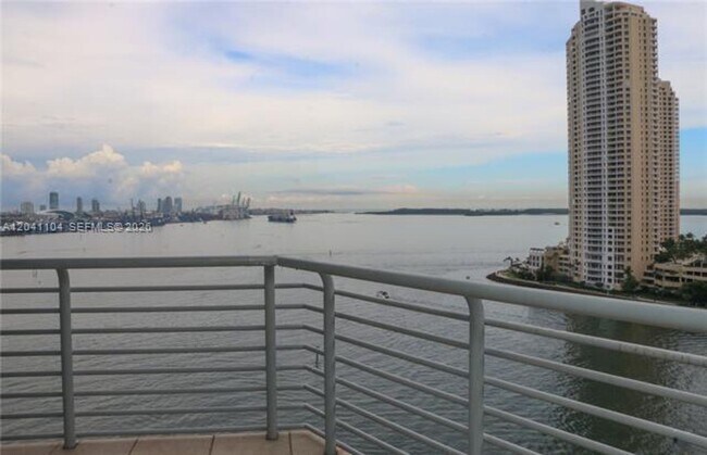 Building Photo - 325 S Biscayne Blvd