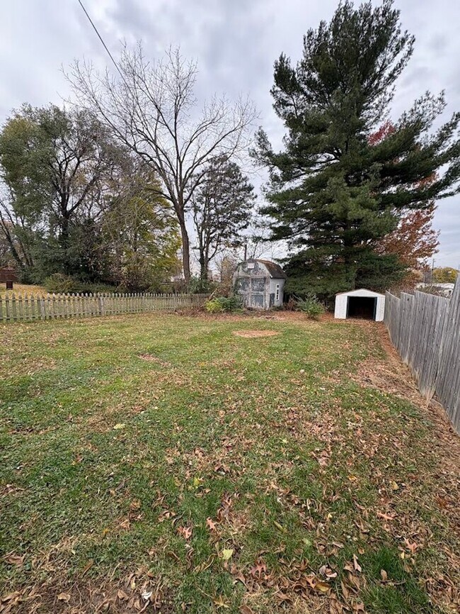 Building Photo - Two bedroom one bathroom home for rent