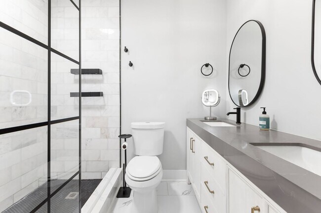 Building Photo - Fully Furnished Mid-Term Rental with Utilities Included!!