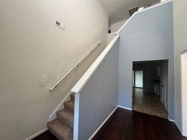 Building Photo - Beautifully Spacious Chesapeake Home