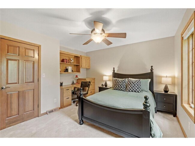 Building Photo - 6210 Deerwood Cir N