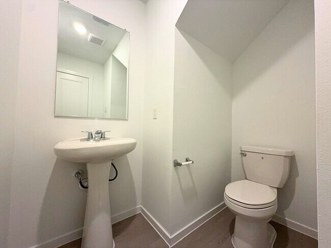 Building Photo - 6220 Sandpiper Ln