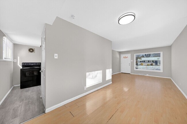 Building Photo - For Rent – 3 Bedroom Home | Section 8 Welcome