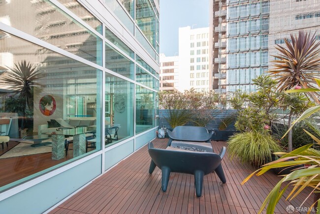 Building Photo - 1160 Mission St