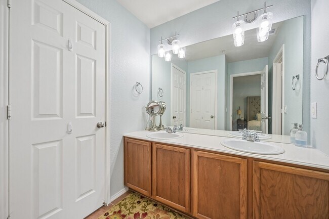 Building Photo - 2209 Stonepark Pl