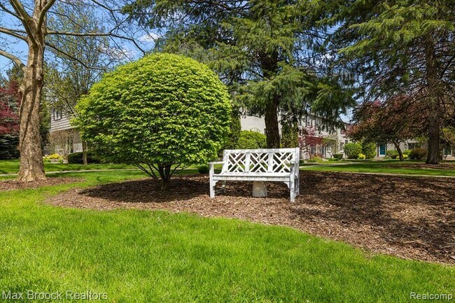 Building Photo - 1652 Graefield Rd