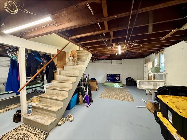 Building Photo - 11 Holmes St