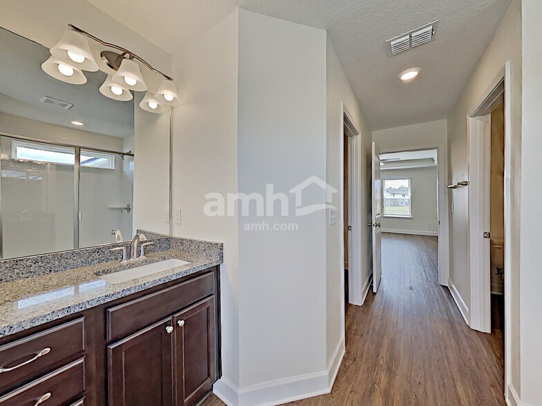 Building Photo - 636 Welcome Home Dr
