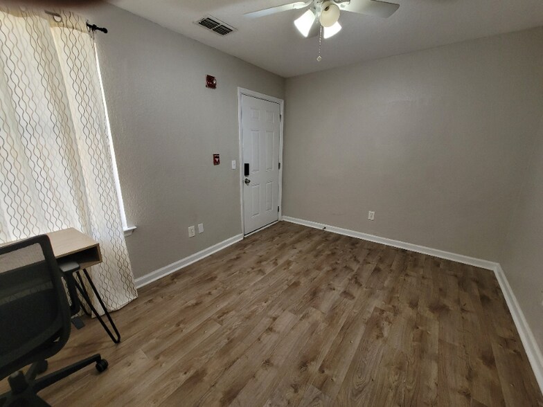 Building Photo - 1329 Nylic St