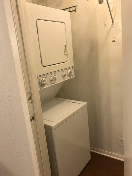 Building Photo - 9283 Five Palms Dr