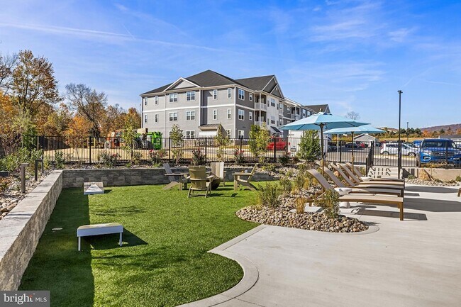 Building Photo - 2320 Hadley Blvd