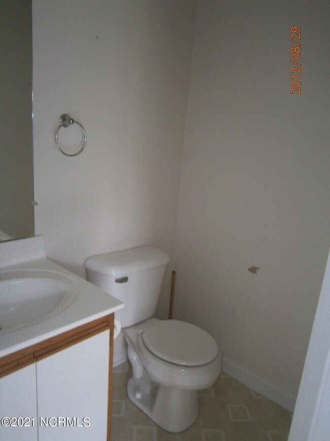 Building Photo - 405 Winners Cir S