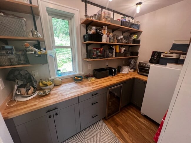 Building Photo - Duluth MN - 3 Bed - 1 1/4 bath