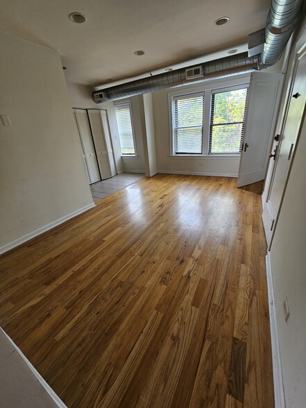 Primary Photo - 1243 W Henderson St