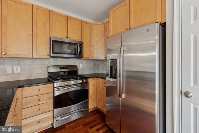 Building Photo - 105 Captains Way