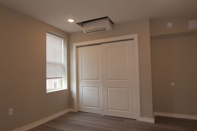 Building Photo - 3945 Baring St