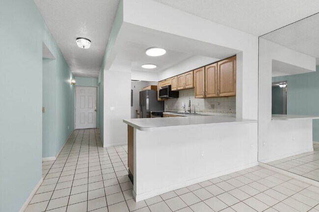 Building Photo - Condo For Rent on ST PETE BEACH!