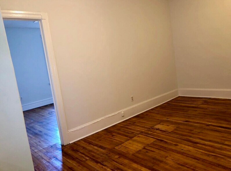 Building Photo - 236 S 45th St