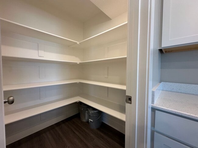Building Photo - New Never Lived in Springville Townhome Fo...