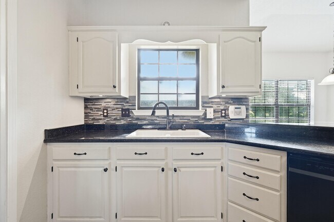 Building Photo - 116 Baywind Dr