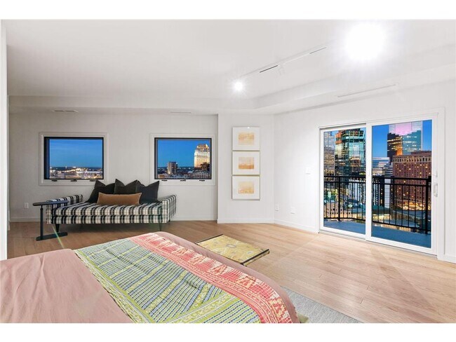 Building Photo - 1225 La Salle Ave