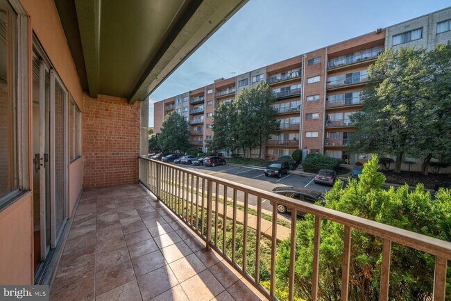 Building Photo - 5801 Quantrell Ave