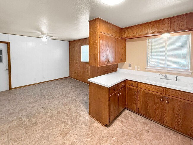 Building Photo - Charming 3-Bedroom Home with Bonus Room in...