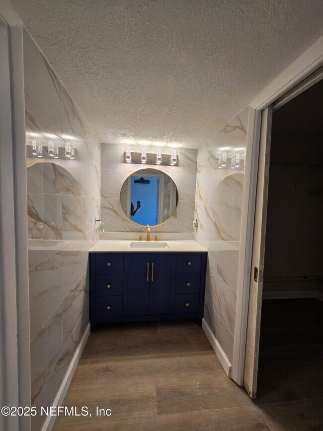Building Photo - 4915 Baymeadows Rd