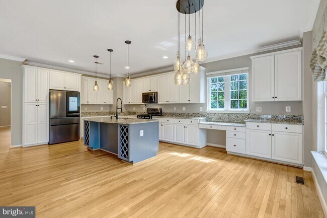 Building Photo - 6001 Alderdale Pl