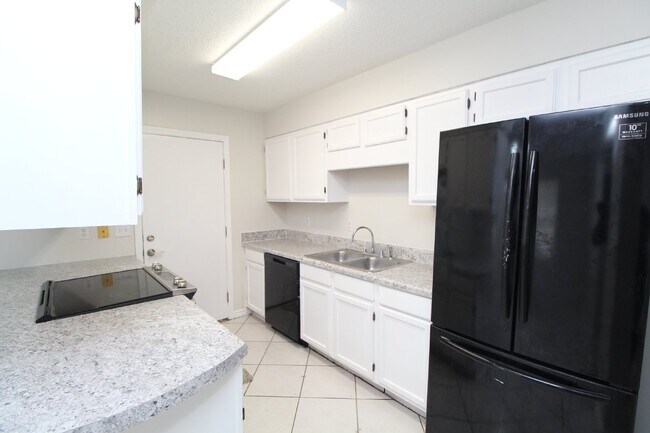 Building Photo - 3BR/2BA Brick Home in Southwest Pensacola ...