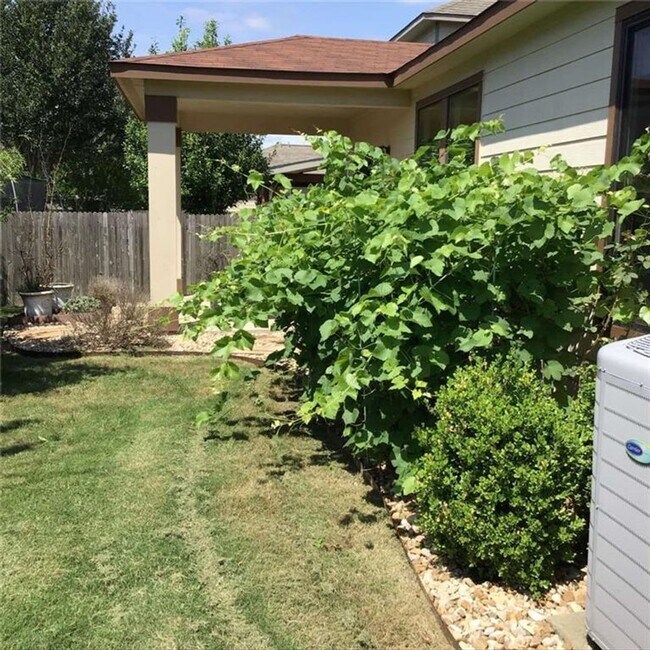 Building Photo - Extensive solar panels resulting in minimal to no electric cost. Dont Miss out!