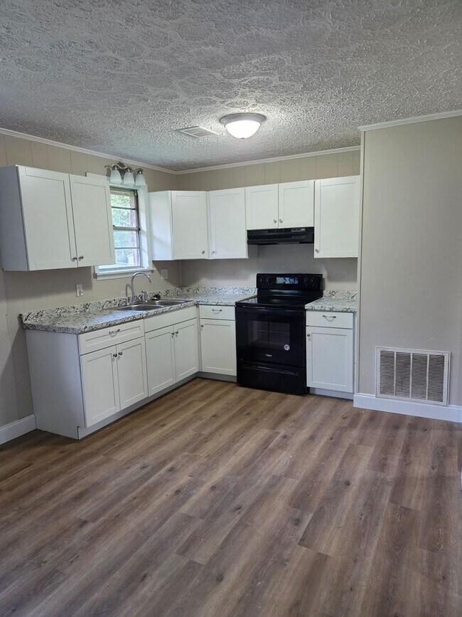 Building Photo - Fully Renovate Property Available for rent NOW!