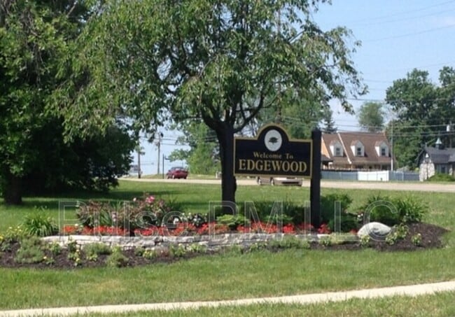 Building Photo - 2990 Sequoia Dr