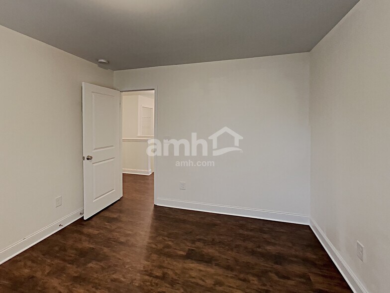 Building Photo - 439 Pearson Cir