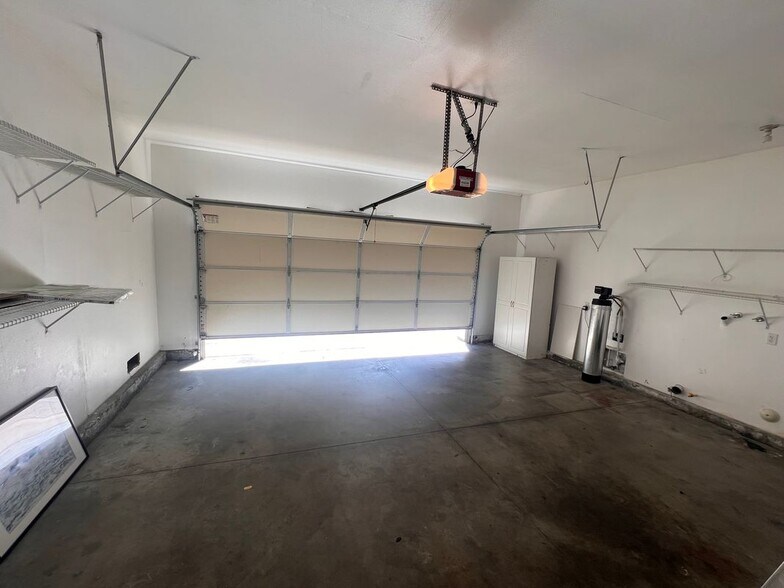 Building Photo - 27934 Crown Ct Cir