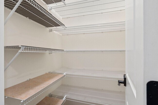 Building Photo - 4-Bed 3-Bed House