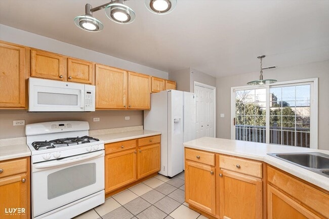 Building Photo - 7424 Lincoln Ave