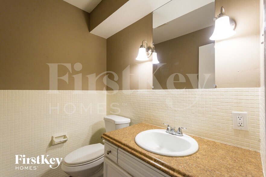 Building Photo - 12525 Bay Shore Dr