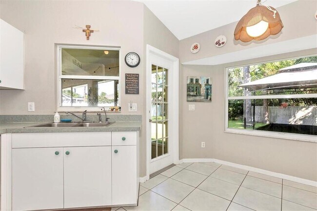 Building Photo - 4382 Sunburst Ave