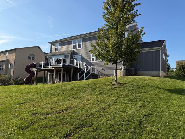 Building Photo - 8739 Cedar Brook St