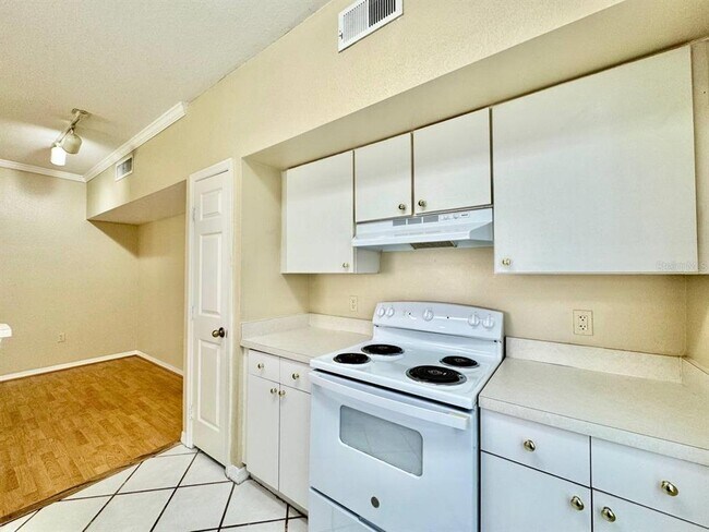 Building Photo - 10440 White Lake Ct