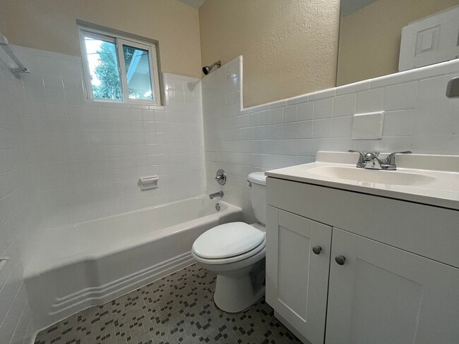 Building Photo - Charming 3 Bed 1 Bath Plant City!!