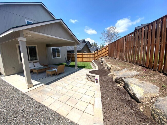 Building Photo - 3 Bedroom 2.5 Bath Charming Redmond Home