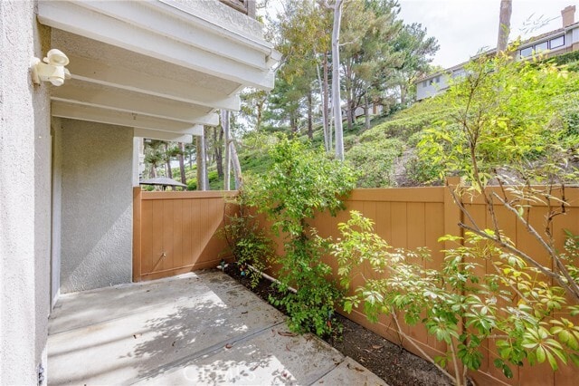 Building Photo - 216 California Ct