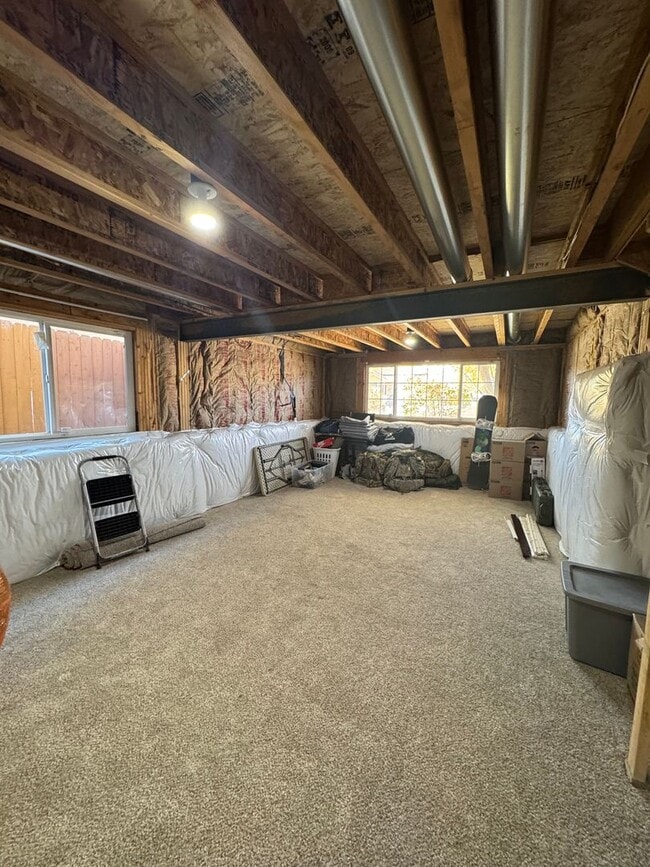 Building Photo - Lovely 3 bedroom/3 car tandem garage home ...