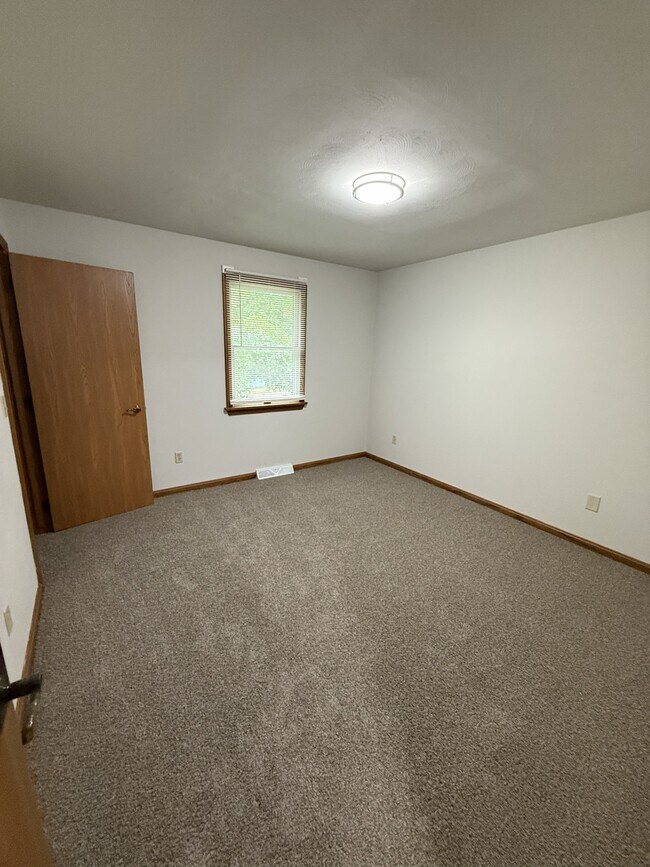 Building Photo - 1613 W 45th St